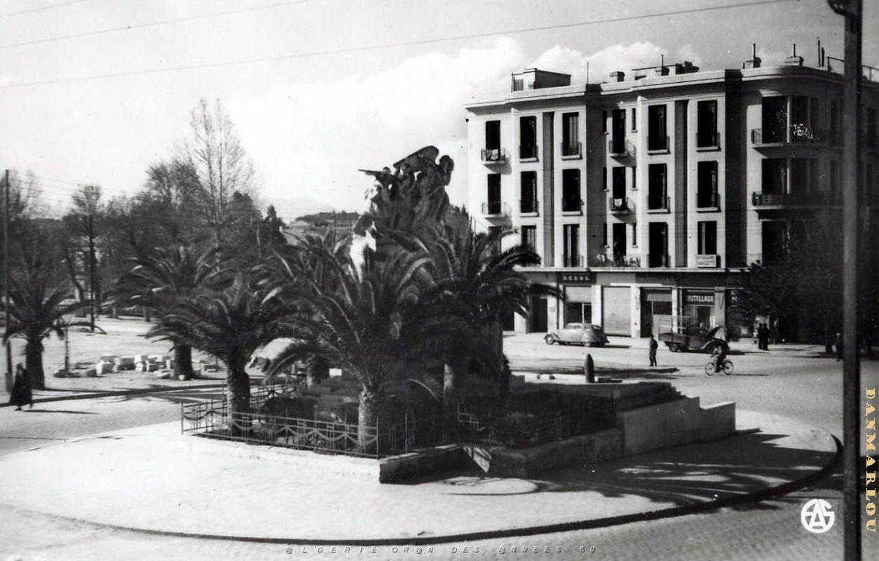 Sidi bel abbes 518- Monument aux morts COLLECTION DES AMIS DE ND DE SANTA CRUZ.jpg